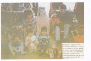 Fotografie trimisă din Canda (Crăciun 1990). Atenţie, în fotografie sunt cinci copii, nu doar cei patru adoptaţi prin aceeasi sentinţă judecătorească de la Sibiu!