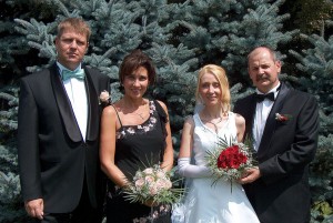Nașul Klaus Iohannis, finul Huber, consulul Austriei și soțiile.