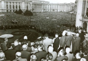 Condamnarea intervenţiei trupelor Tratatului de la Varşovia în Cehoslovacia a fost momentul de glorie al lui Nicolae Ceauşescu. De la balconul sediului CC, a doua zi după invazie, în 21 august 1968, liderul român a rostit o cuvântare care a făcut înconjurul lumii.