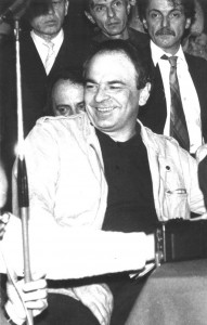 Gabriel Liiceanu la prima conferinţă de presă a GDS (Hotel Intercontinental, decembrie 1989) – foto revista 22.