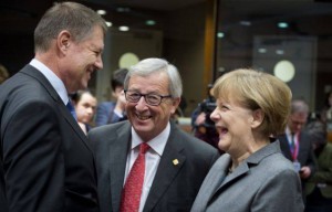 Klaus Werner Iohannis (președintele impus al României), Jean-Claude Juncker (președinte al Comisiei Europene) și Angela Merkel (cancelarul Germaniei). Toți trei sunt nemți, chiar dacă din țări diferite. Fără copii toți trei, puțin le pasă de viitor, după ei potopul! Iohannis o să execute permanent cele ordonate de către ceilalți doi. Așa și cu OMV-ul. Austria este un satelit al Germaniei, la fel ca și Luxemburgul lui Jean-Claude Juncker, iar României i-a fost impus de către germani să dea pe nimic PETROM-ul austriecilor pentru acceptarea în UE!