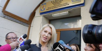     Alina Petre (ex-Măgureanu), fosta noră a primului șef SRI, denunță fapte de corupție săvârșite de persoane tabu până […]