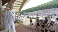   Pentru presa din Ungaria, vizita papei Francisc a fost catalogată ca un eveniment istoric. Nu pentru că papa a […]