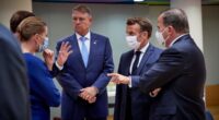   Klaus Iohannis a fost surprins de fotografii oficiali ai Consiliului European fără mască, în interior, în compania mai multor […]